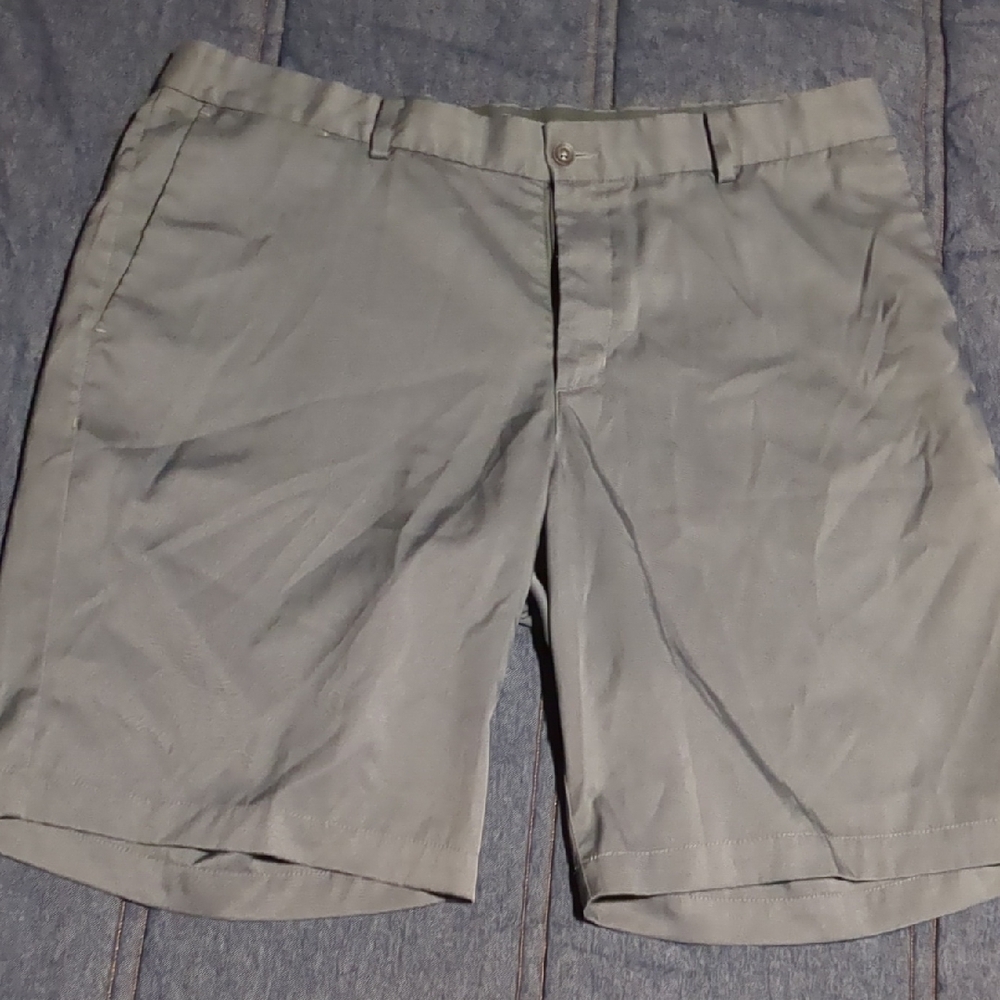 Nike Golf Men's Light Gray Flat Front Shorts
